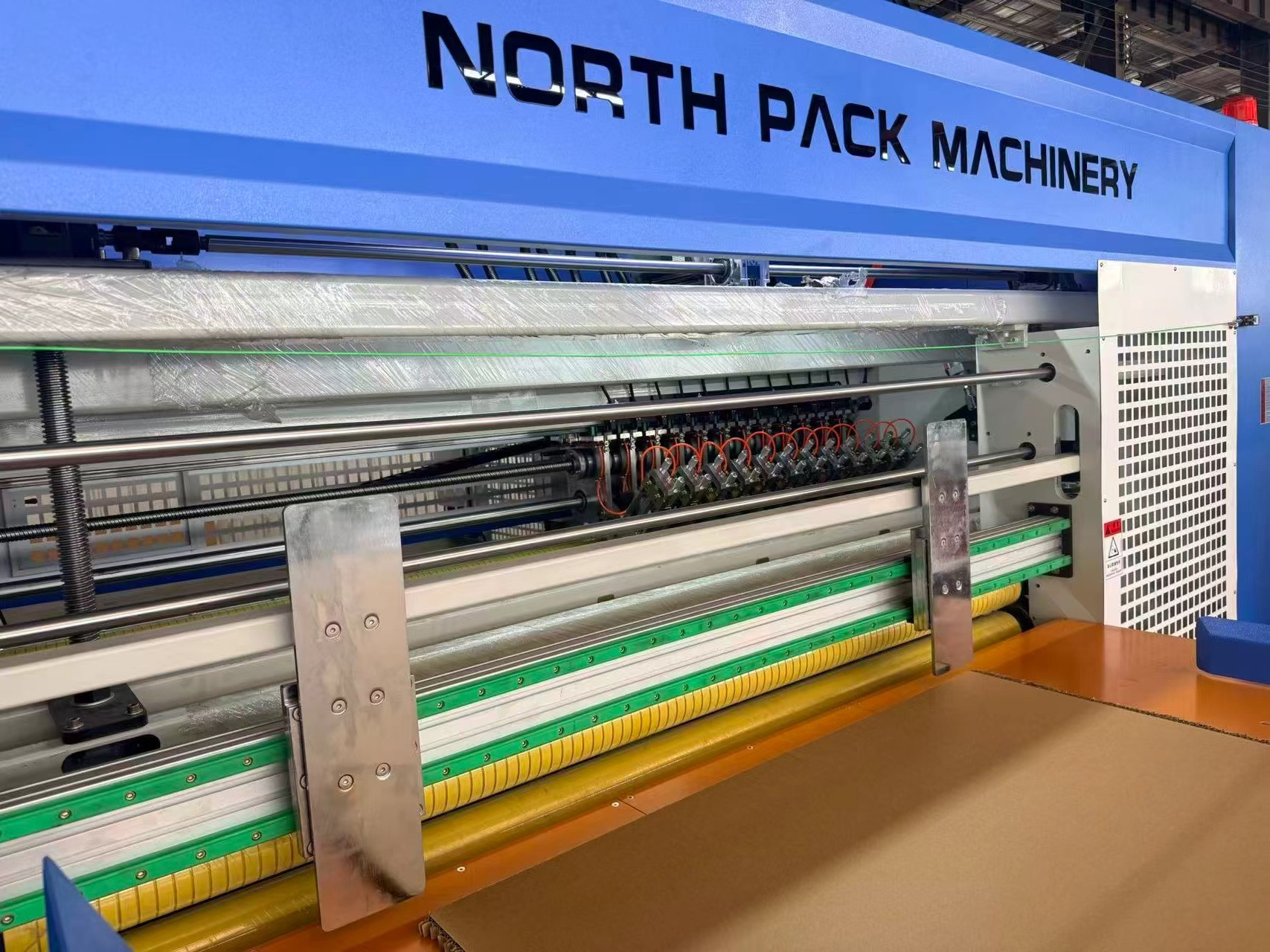 Burr-free honeycomb board cutting machine
