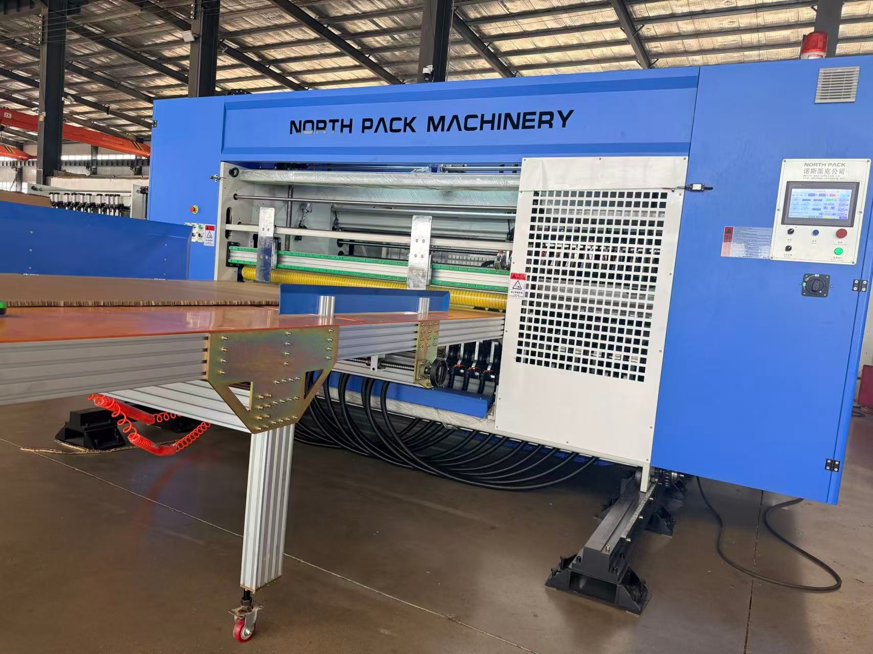 Automatic feeding honeycomb panel cutter
